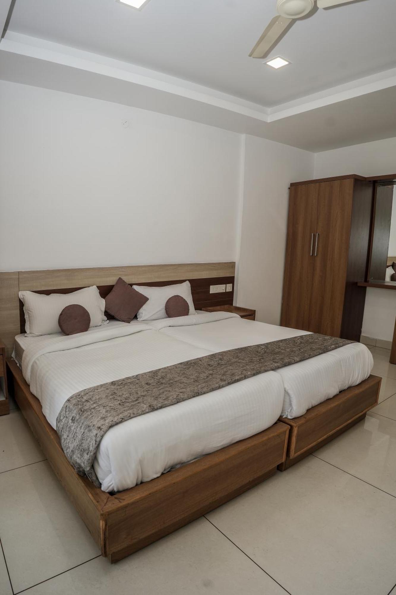 Hotel Lets Stay Kochi Dış mekan fotoğraf