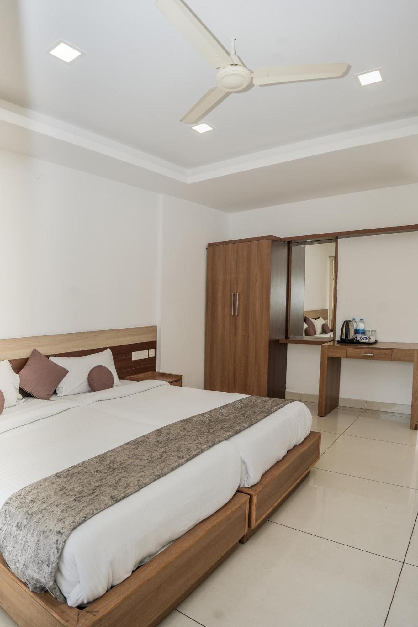 Hotel Lets Stay Kochi Dış mekan fotoğraf